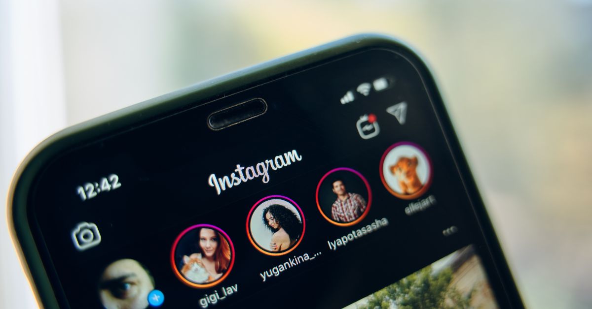 How do I optimize my Instagram profile to attract local customers?