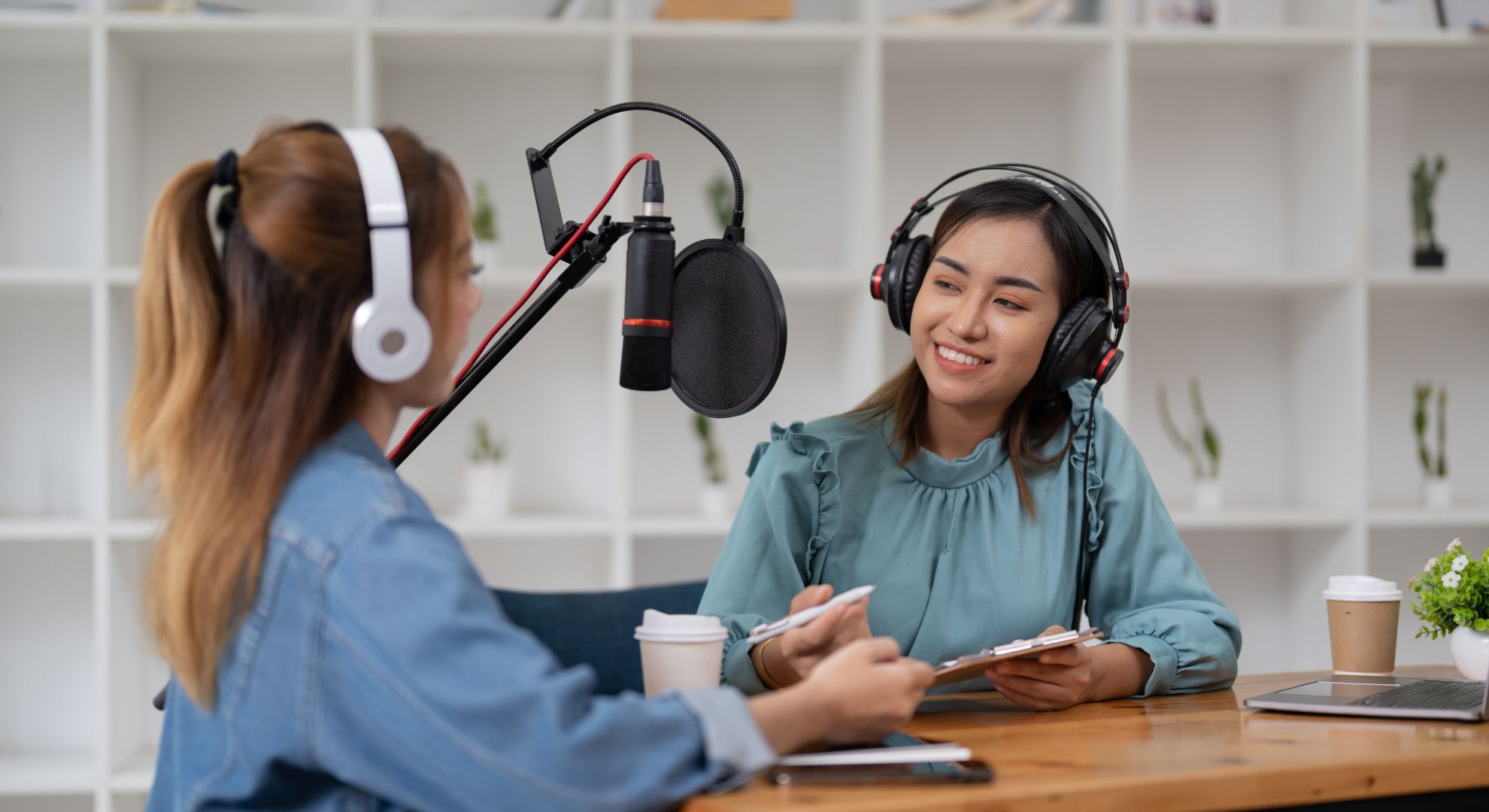 Top 10 Steps to Launching a Podcast in Your Content Marketing Strategy